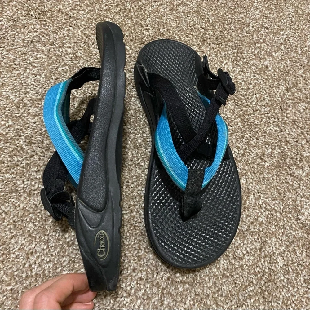 Chacos Women's Blue and Black Slide On Adventure Sandals size 6